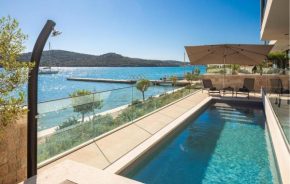 3 Bedroom Cozy Home In Tisno